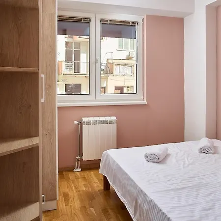 Apartment Comfy Pad With Garage Parking